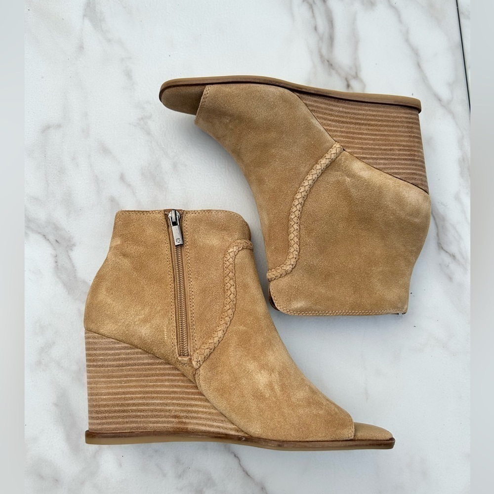 Lucky Brand Lureli Peep-Toe Wedge Booties suede tan size 10 new